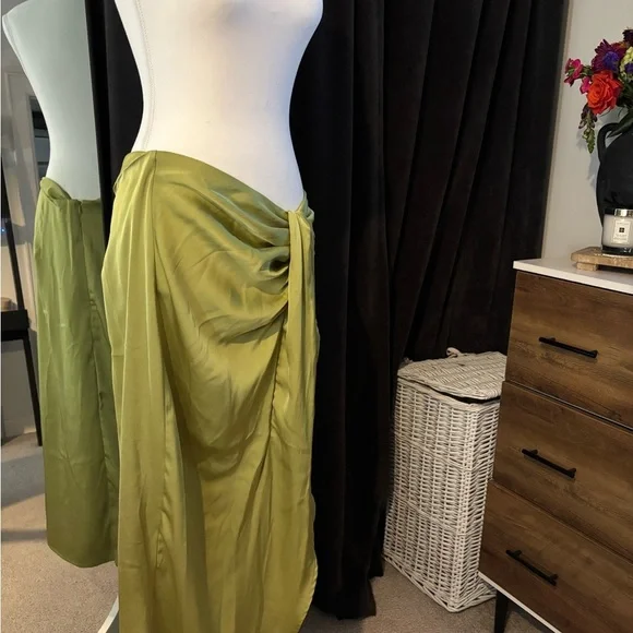 SHEIN Olive Green Satin Skirt - Picture 3 of 5